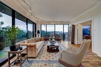 3350 McCue Rd in Houston, TX - Building Photo - Building Photo