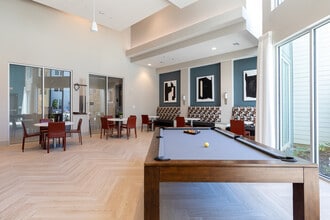 Icon at Yorktown in Houston, TX - Foto de edificio - Interior Photo