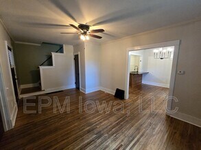 2064 Independence Ave in Waterloo, IA - Building Photo - Building Photo