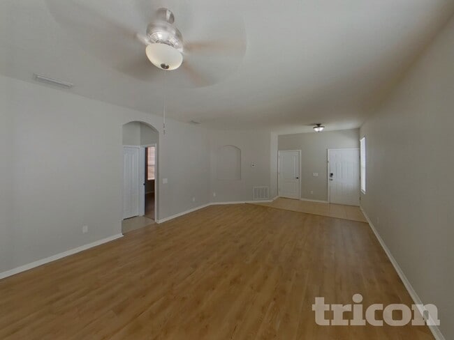 10337 Avelar Ridge Dr in Riverview, FL - Foto de edificio - Building Photo