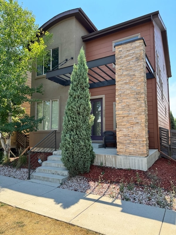 property at 1928 W 67th Pl