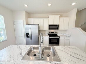 523 Spanish Oaks Way in Orange Park, FL - Building Photo - Building Photo