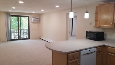 29 Harvard Ave, Unit 33 in Medford, MA - Foto de edificio - Building Photo
