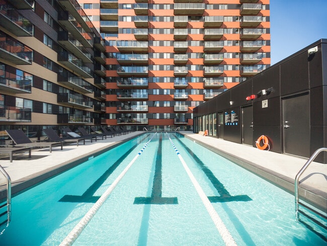 L'Hexagone Appartements in Montréal, QC - Building Photo - Building Photo