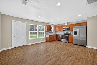 9225 Ashville Dr in Houston, TX - Building Photo - Building Photo