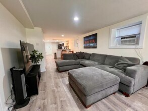 2449 N Maplewood Ave in Chicago, IL - Building Photo - Building Photo