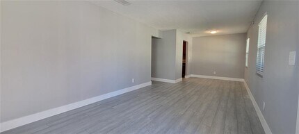 6625 W Shore Cir in Tampa, FL - Building Photo - Building Photo