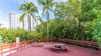 170 Ocean Ln Dr in Key Biscayne, FL - Building Photo - Building Photo