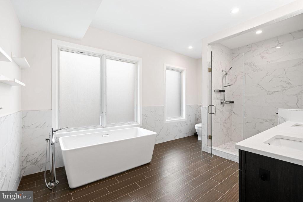 1302 S Woodstock St in Philadelphia, PA - Building Photo