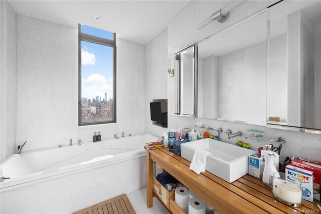 556 3rd Ave, Unit PHG in New York, NY - Building Photo - Building Photo
