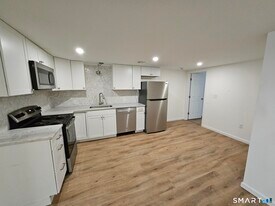 410 Main St in Southington, CT - Building Photo