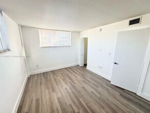8101 Crespi Blvd in Miami Beach, FL - Building Photo - Building Photo