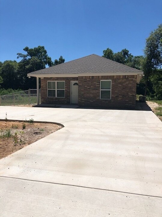 1800 Johnson St in Nacogdoches, TX - Building Photo