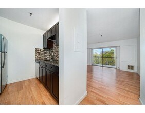 133 Commander Shea Blvd-Unit -505 in Quincy, MA - Foto de edificio - Building Photo