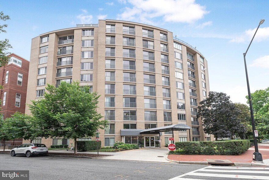 1239 Vermont Ave NW, Unit 902 in Washington, DC - Building Photo