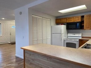 3960 B Reka Dr in Anchorage, AK - Building Photo - Building Photo
