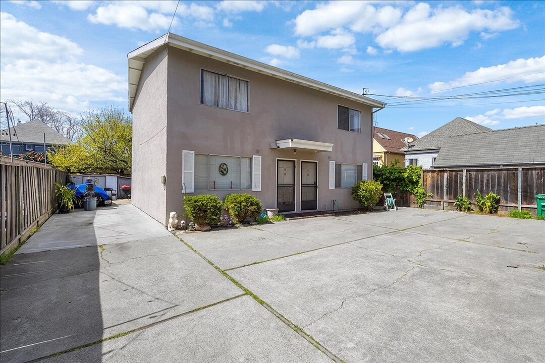1545 Verdi St in Alameda, CA - Building Photo