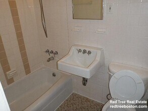 1315 Commonwealth Ave in Boston, MA - Building Photo - Building Photo