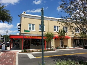 115 E 4th Ave, Unit 209 in Mount Dora, FL - Foto de edificio - Building Photo
