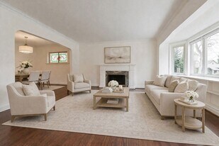 2 Wingate Pl in Toronto, ON - Building Photo