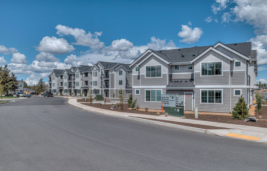 Red Hawk and Laurel Grey in Bend, OR - Foto de edificio