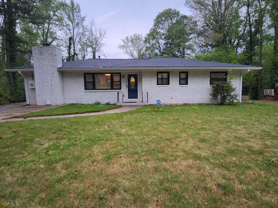 1858 Glen Echo Dr in Decatur, GA - Building Photo