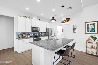 568 Daiquiri Pl in Daytona Beach, FL - Foto de edificio - Building Photo