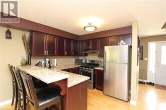 632 Columbia Forest Blvd in Waterloo, ON - Building Photo - Building Photo