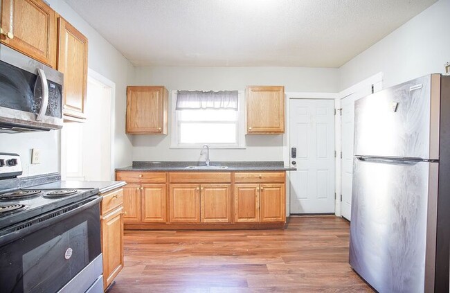 824 Sumner Ave in Springfield, MA - Building Photo - Building Photo