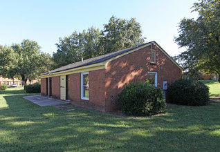 English Garden Apartments in Charlotte, NC - Foto de edificio - Building Photo