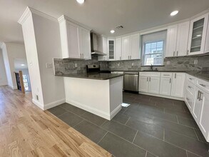 135 Court St, Unit 135 in Elizabeth, NJ - Building Photo - Building Photo