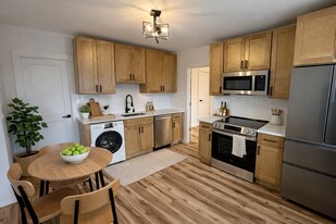 431-431 N Main St, Unit 5 in Bristol, CT - Building Photo