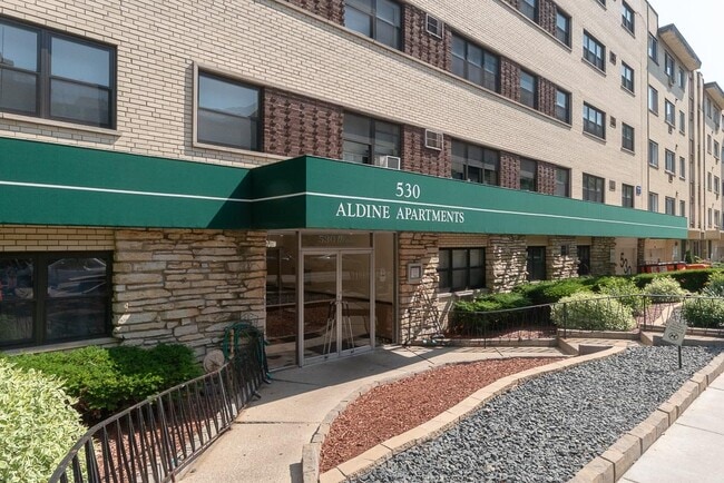 property at 535 W Aldine Ave