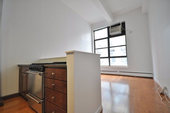 350 E 62nd St-Unit -3J in New York, NY - Building Photo - Building Photo