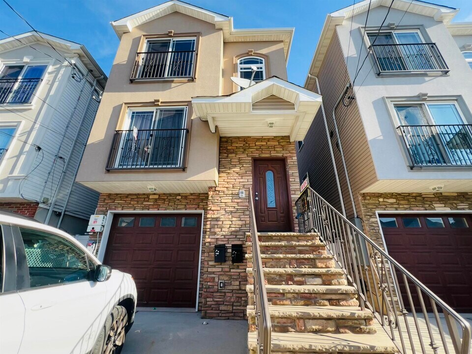 327 S Park St in Elizabeth, NJ - Building Photo