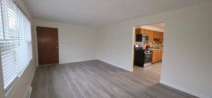 3 Maple Ave in Oxford, MA - Building Photo - Building Photo