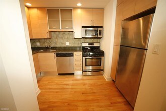 6954 N Greenview Ave-Unit -Apt 301 in Chicago, IL - Building Photo - Building Photo