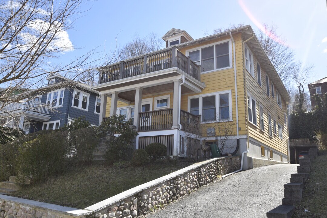 124 Columbia St in Brookline, MA - Building Photo