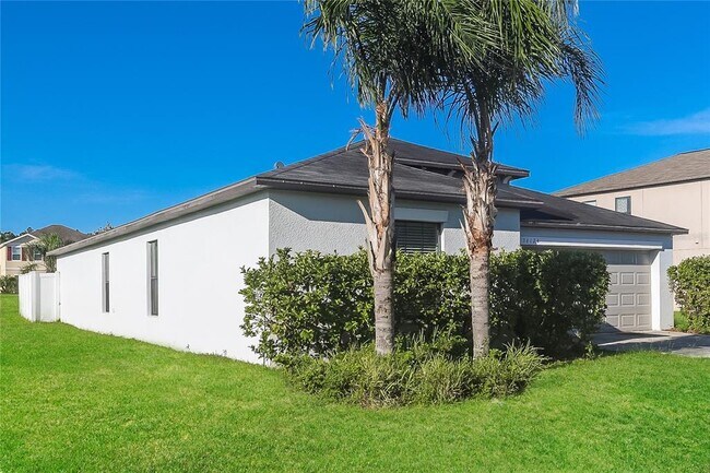 36124 Stable Wilk Ave in Zephyrhills, FL - Building Photo - Building Photo