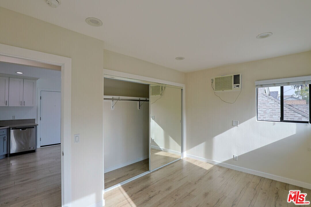 1277 W 23rd St in Los Angeles, CA - Building Photo