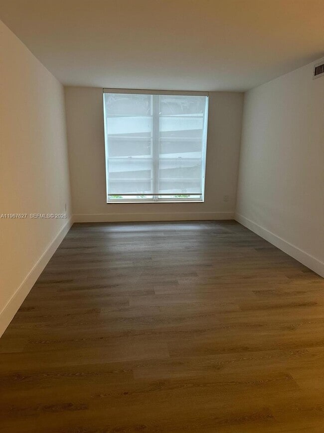 210 SW 11th St in Miami, FL - Building Photo - Building Photo