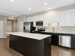 3900 W Cortland St in Chicago, IL - Building Photo - Building Photo