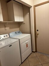 8214 James Grayson Dr in Las Vegas, NV - Foto de edificio - Building Photo