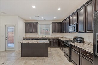 7741 Lots Hills Dr in Las Vegas, NV - Building Photo - Building Photo