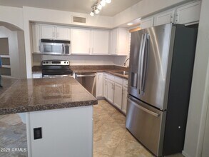 3239 E Kerry Ln in Phoenix, AZ - Building Photo - Building Photo