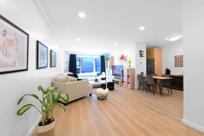 property at 3850 3850 Hudson Mnr Ter