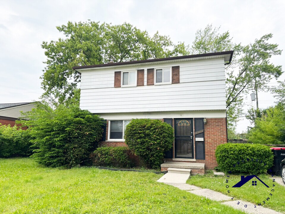17106 Robert St in Southfield, MI - Building Photo