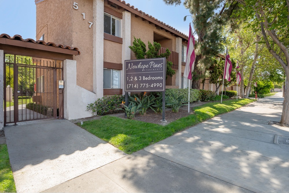 Newhope Pines Apartments in Santa Ana, CA - Building Photo