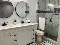 840 Threadneedle St photo'