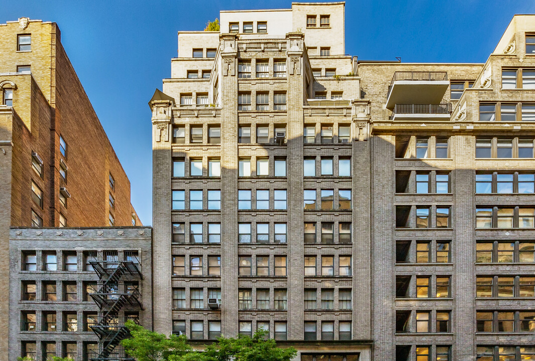 241 W 36th St in New York, NY - Building Photo